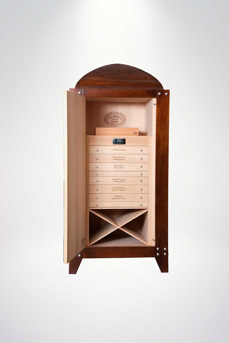 Humidor Vista frontal primer plano puerta abierta